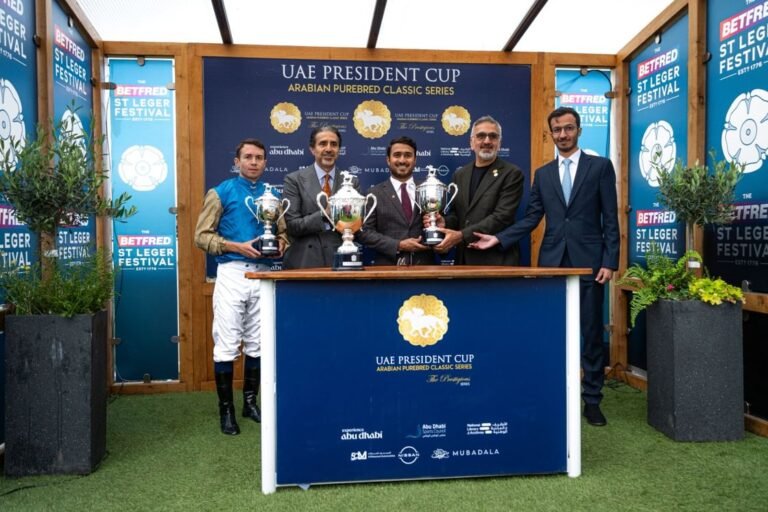 Pony "Lipo de Carrier" flies the President's Cup for Arabian Horses in Doncaster