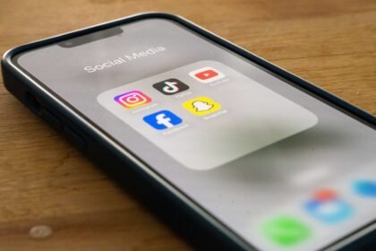 أستراليا تعتزم حظر استخدام "يوتيوب" للأطفال دون الـ 16