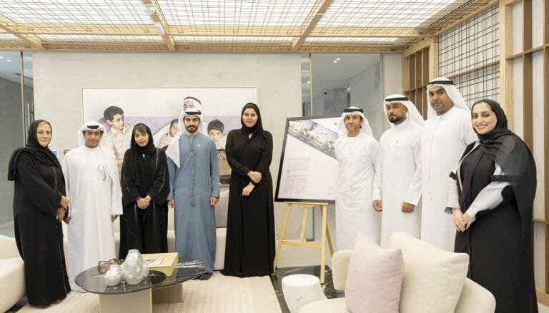 بريد الإمارات يصدر طابعاً تذكارياً في ذكرى تأسيس المجلس الأعلى للأمومة والطفولة