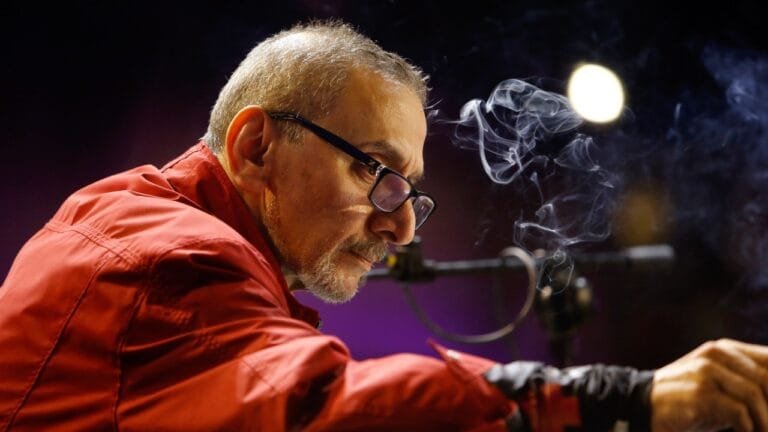 لحّن الرحباني لوالدته الفنانة الكبيرة فيروز بعضاً من أشهر أغانيها