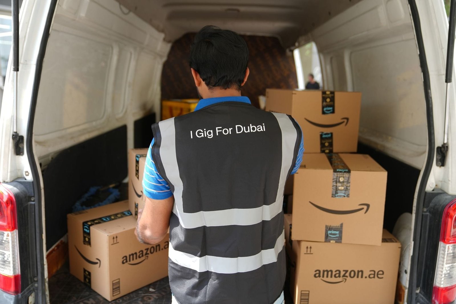 Dubai for the Future and Amazon launch a pilot project to design the future of delivery services