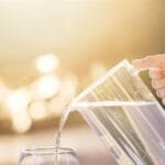 ما كمية الماء التي يجب شربها خلال موجات الحر؟