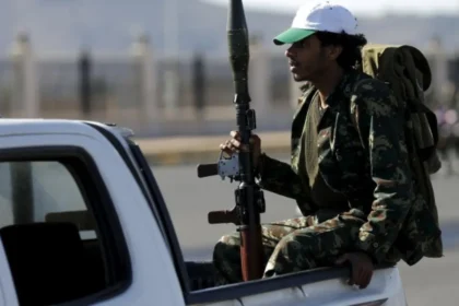 اعتقلوا موظفين.. مسلحون حوثيون يقتحمون وكالات أممية بصنعاء