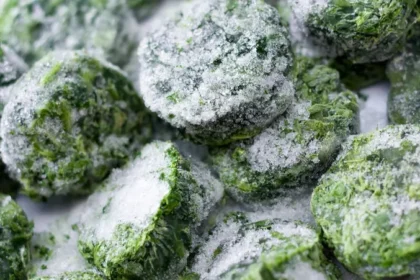 ما هي أفضل 6 أطعمة مجمدة لتحسين ضغط الدم؟