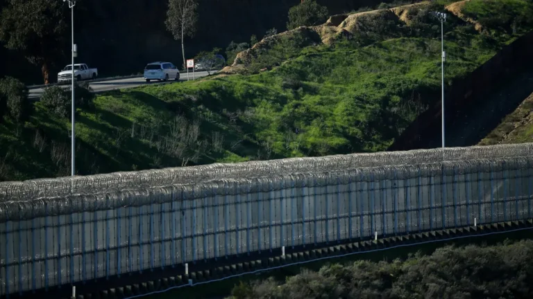 Washington intends to paint the border fence with Mexico black. Why?