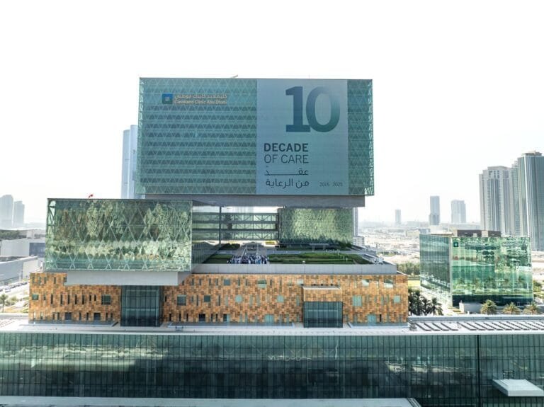 كليفلاند كلينك أبوظبي" يجري عملية نوعية لزراعة الكبد لعلاج نقائل سرطانية معقدة