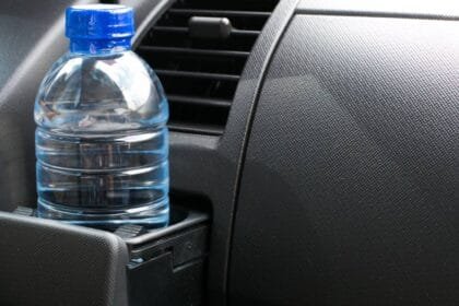 لا تترك زجاجة الماء في السيارة.. ولا تشربها أيضاً 