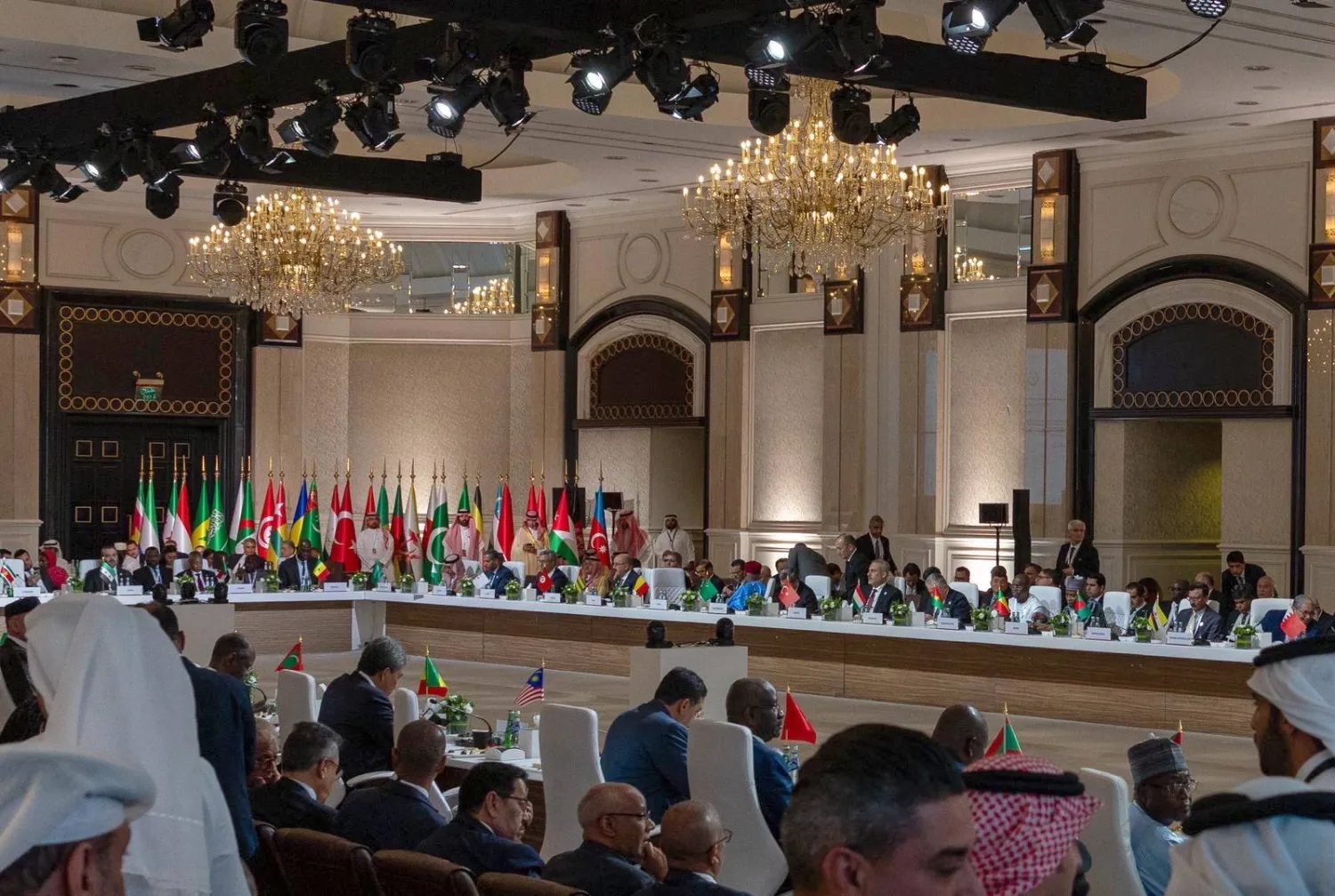 قمة الدوحة في عيون الخبراء: قراءة للمشهد