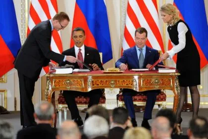 The Kremlin calls for a new dialogue on the future of the START treaty with Washington.