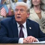 طلب تعويضاً بـ 15 مليار دولار.. ترامب يلاحق صحيفة شهيرة