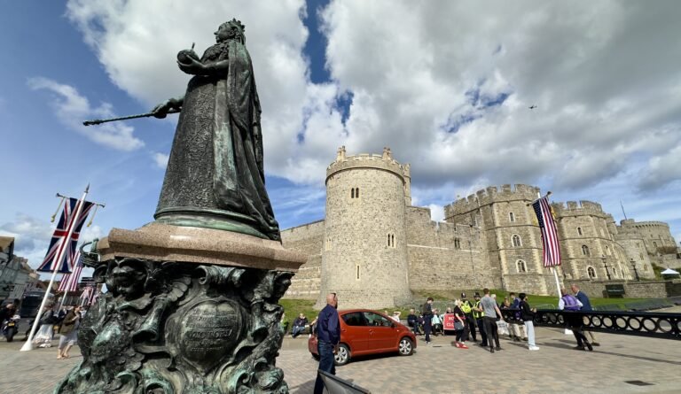 The heat is hitting the English. At least 1,147 people died