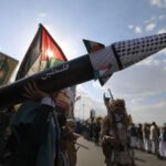 بصاروخ ومسيّرتين.. الحوثيون يعلنون ضرب عدة أهداف حساسة في إسرائيل