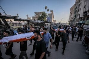 إسرائيل تكثّف قصفها على غزة وتعلن الدخول في “المرحلة الحاسمة” وسط تصاعد الغضب الدولي