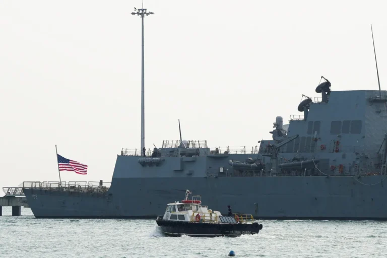 ترمب يهدد كاراكاس: ضربات عسكرية داخل فنزويلا بذريعة المخدرات