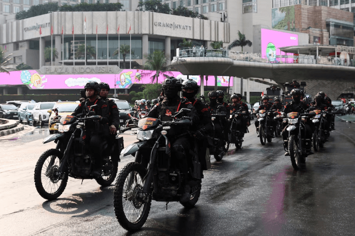 Defying fears of repression.. Indonesian students gather for protests