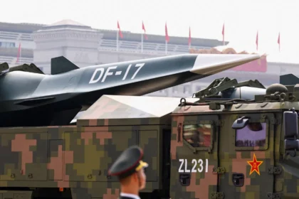 شاهد الصور.. الصين تقدم ثالوثها النووي في استعراض عسكري  