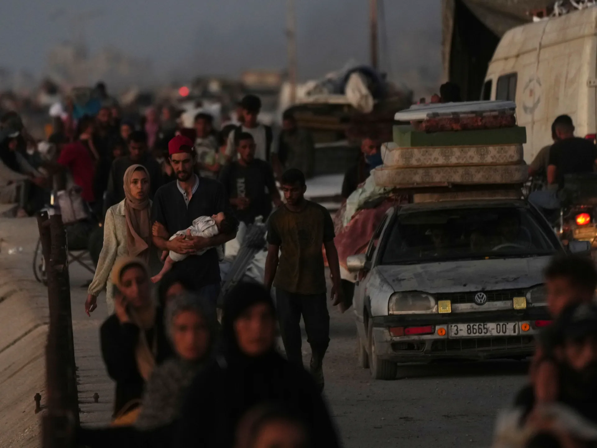 Controversial incident.. A driver in Türkiye sprays a woman with pepper gas