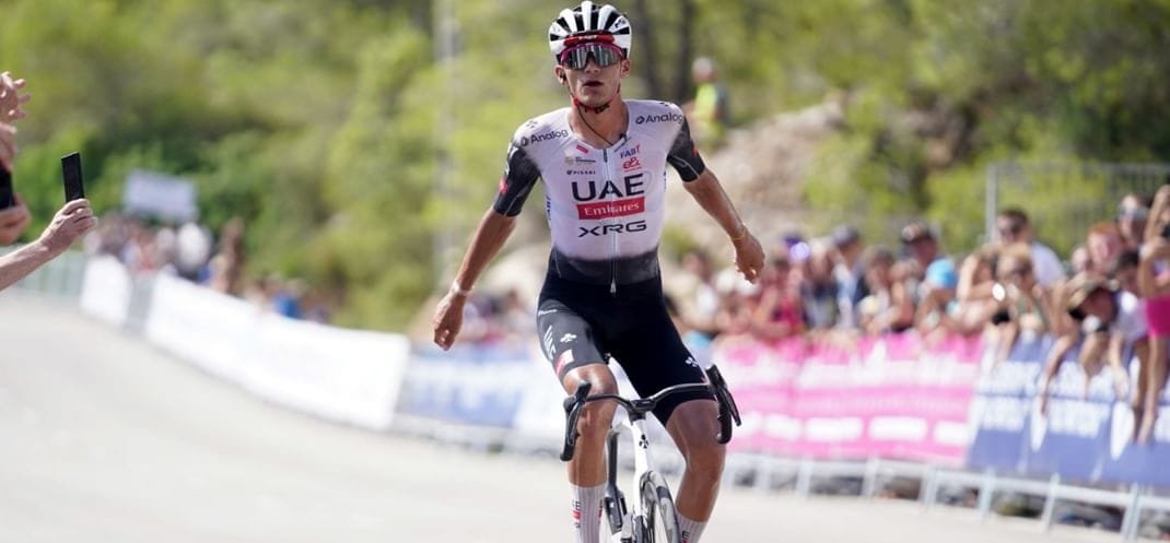 Emirates Cycling leads the GP Industria & Artigianato race in Italy