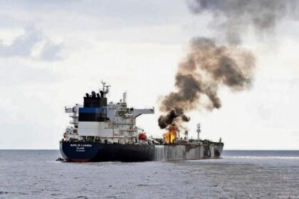 صاروخ باليستي حوثي يستهدف سفينة في البحر الأحمر 