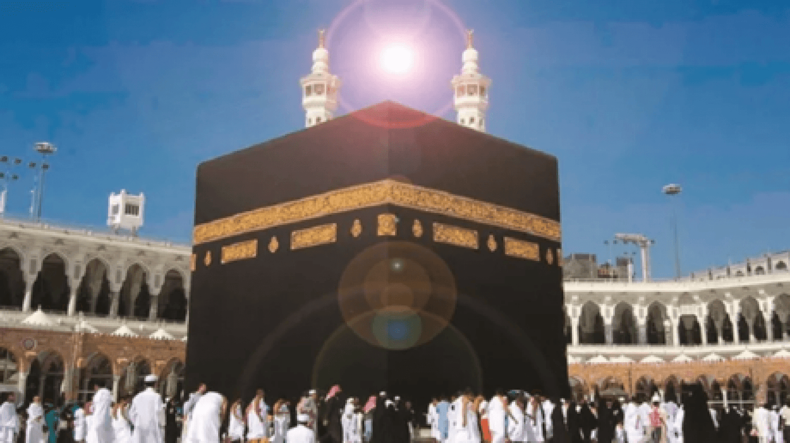 The sky of Mecca witnesses a majestic astronomical phenomenon