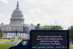 وزارات توقف عملها.. أمريكا تدخل رسمياً في حالة الشلل