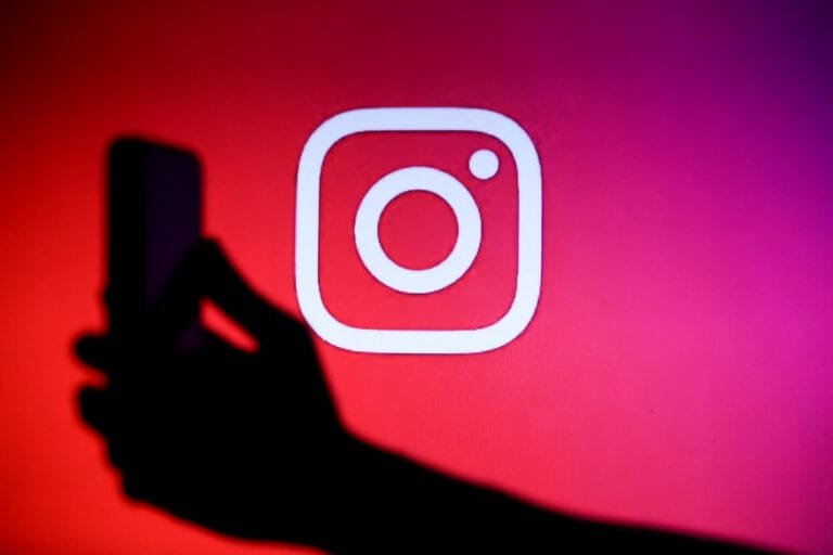 Instagram gives its keys to users!