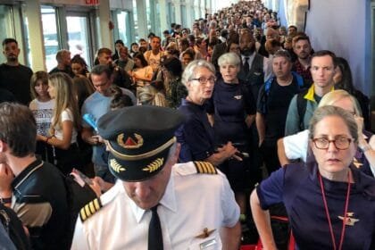 الإغلاق الحكومي يصيب مطارات أمريكا بالشلل