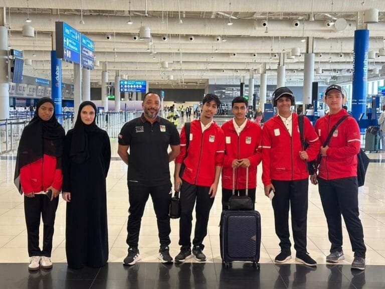 5 male and female players representing eSports in the "Asian Games"