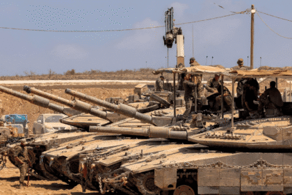 Bombed the eastern Gaza Strip. Israel shoots suspects from Gaza