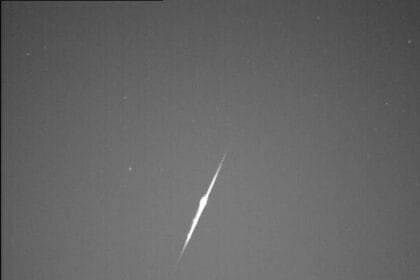 بالتعاون مع "ناسا".. شبكة الإمارات لرصد الشهب توثق زخة "التنينيات"