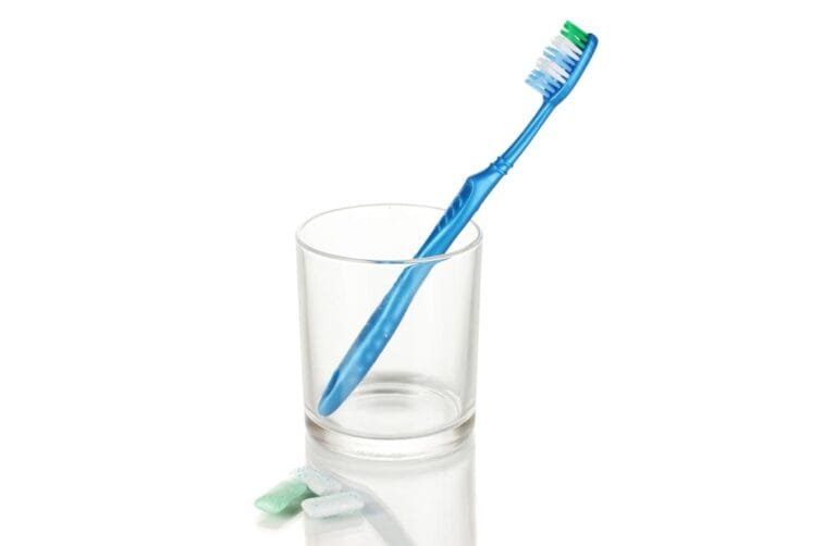 لا تشاركها مع الآخرين.. 3 أدوات شائعة قد تنقل أمراض خطيرة