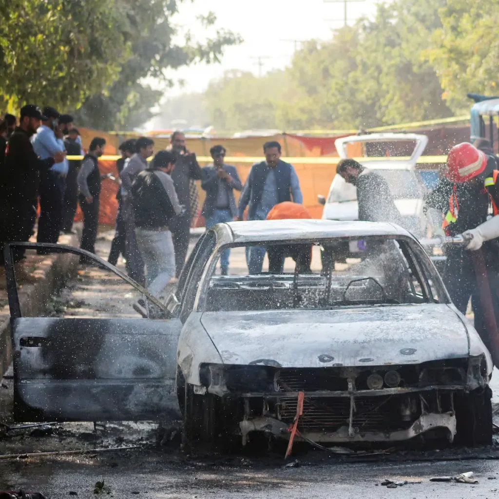 انفجار مروع في إسلام آباد يسفر عن سقوط عشرات الضحايا أمام المحكمة1