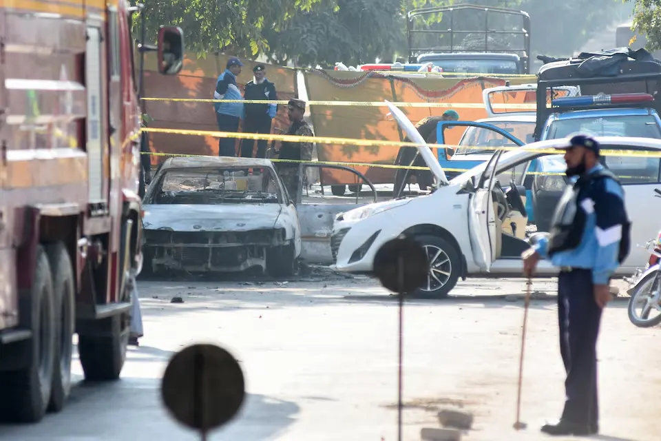 انفجار مروع في إسلام آباد يسفر عن سقوط عشرات الضحايا أمام المحكمة