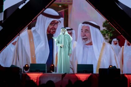 أجواء مهيبة.. حسين الجسمي وفؤاد عبدالواحد يشعلان مدرّج خورفكان بمناسبة عيد الاتحاد الـ 54