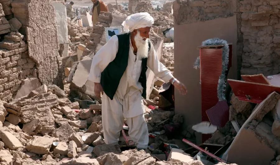 Ashraf Ghani offers condolences for the victims of the northern Afghan earthquake