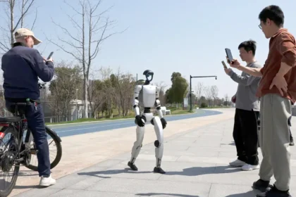 A Chinese robot enters the Guinness Book of Records after traveling 100 kilometers in three days