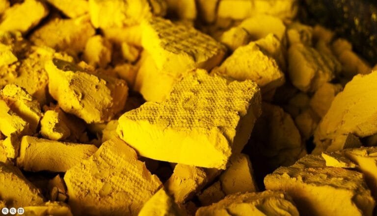 اليورانيوم الطبيعي