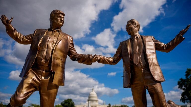 Washington Trump and Jeffrey statue