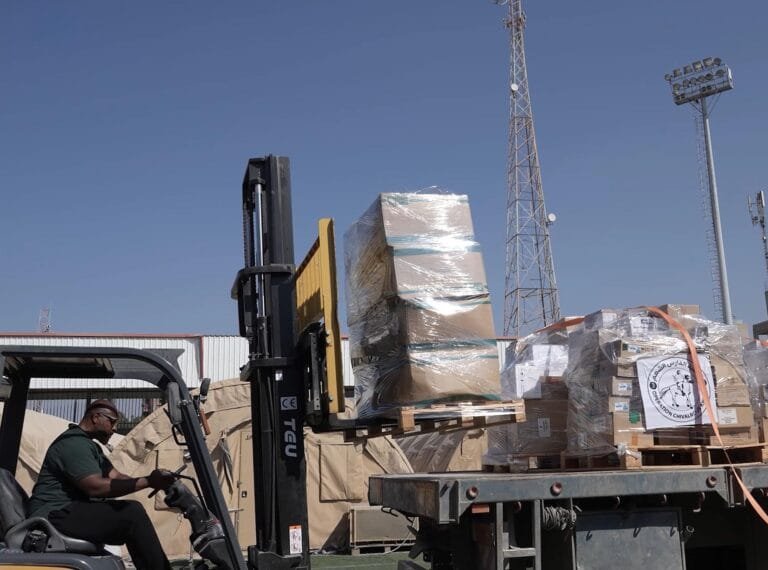 During his visit to the UAE field hospital.. WHO delegation receives medicines and medical supplies