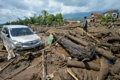Flash floods hit Sumatra, leaving dozens dead and injured