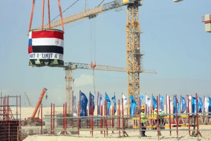 مصر تحتفل بتركيب وعاء ضغط أول مفاعل نووي بمحطة الضبعة