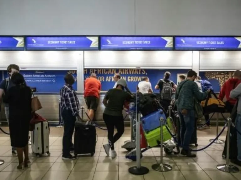 South Africa: Four men were stopped at Johannesburg airport on suspicion of traveling to fight within the ranks of the Russian army.
