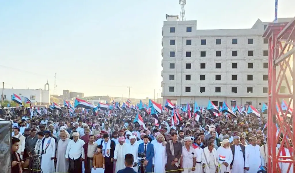المهرة تحتفل بالنصر.. مهرجان جماهيري حاشد في الغيضة احتفاءً بتحرير وادي حضرموت من مليشيا الإخوان