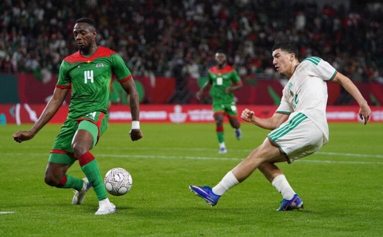 Algeria snatches a hard-fought victory from Burkina Faso's "Stallions" and qualifies for the Round of 16 of the Africa Cup of Nations