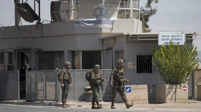 Israel bars six Canadian parliamentarians from entering the West Bank.. Ottawa protests