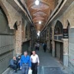 خاص .. إيران تنتفض: إضراب "البازار" يطيح بمحافظ البنك المركزي والشارع يهتف لسقوط النظام