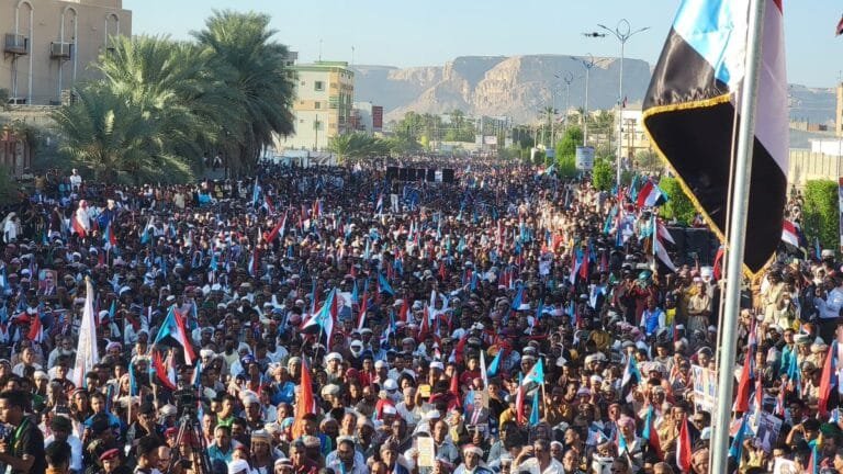 Video: Massive celebrations in Aden and Shabwa following the "liberation of Wadi and Hadramawt desert" and the declaration of victory for the South.