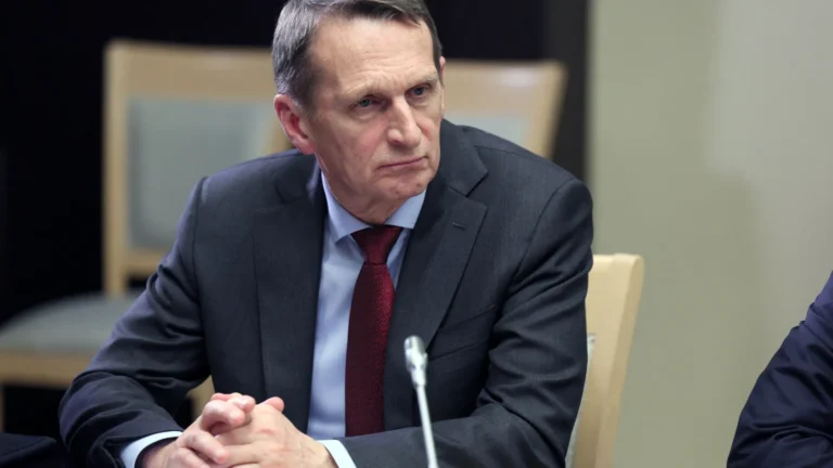 Russian intelligence accuses Britain of "blackmailing" America by using China as leverage in the Ukraine negotiations.