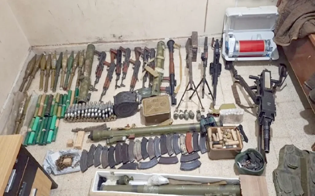 الجيش اللبناني يضبط مخزن أسلحة في بعلبك