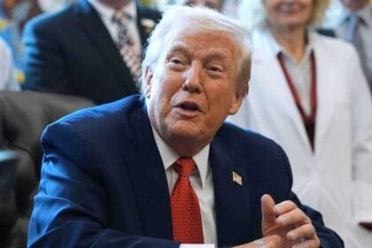 The Trump administration recalls 30 ambassadors worldwide and terminates the missions of US ambassadors in Egypt and Algeria.